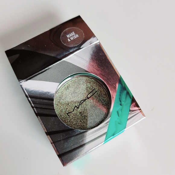 MAC Shiny Pretty Shadow Eyeshadow Make A Wish - Picture 4 of 5